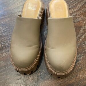 DV by Dolce Vita Women’s Brown Slip-On Clogs